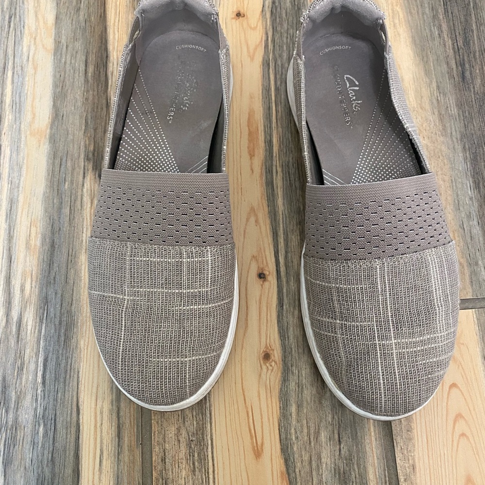 Clarks Cloudsteppers Light Gray Slip-Ons size 8